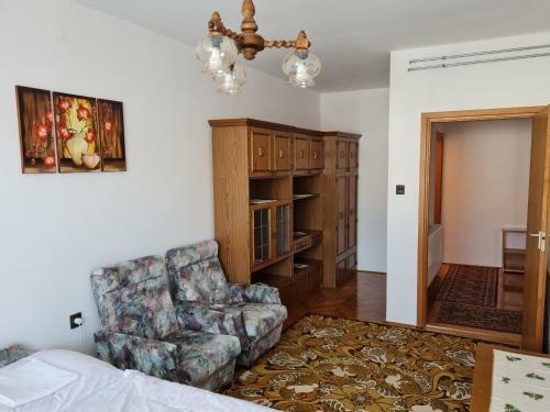 Gy�ngyvir�g Apartman Lenti