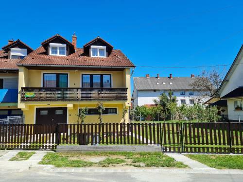 Gy�ngyvir�g Apartman Lenti