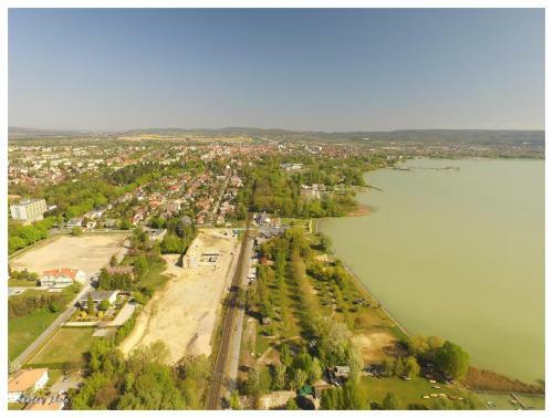 �va Apartman, Helikon-liget