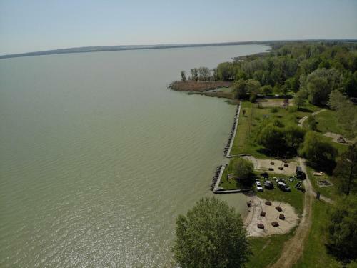 �va Apartman, Helikon-liget