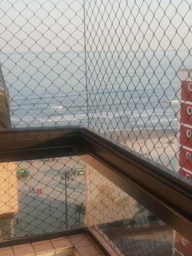 Apartamento Condom�nio Frente Mar