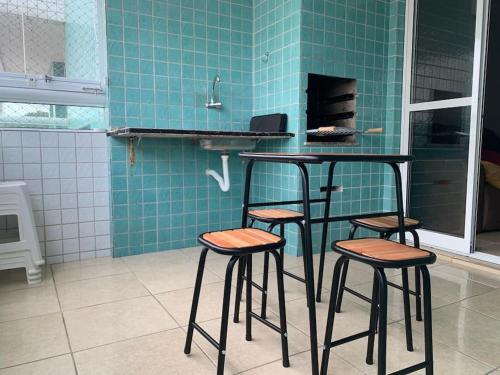 Apartamento Apto No Canto Do Forte. A P� Pra Praia E Balada.