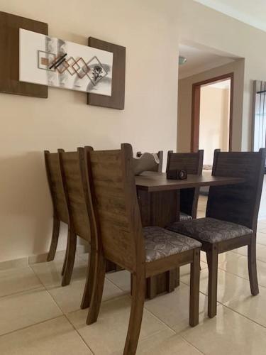 Apartamento Apto No Canto Do Forte. A P� Pra Praia E Balada.