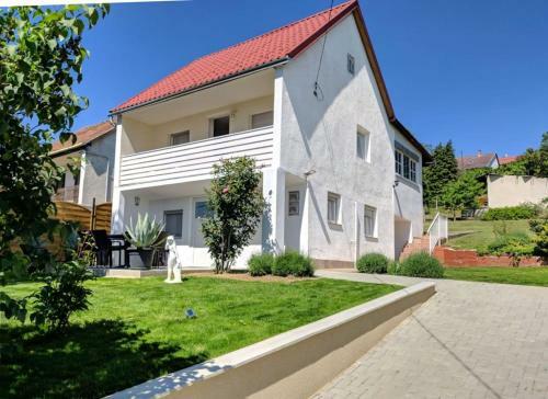 Eleven Apartman House