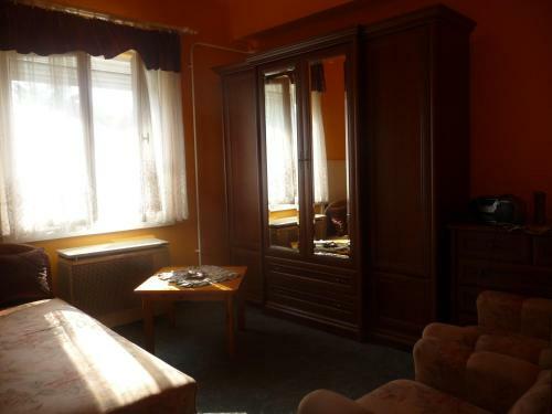 M�rta Vend�gh�z