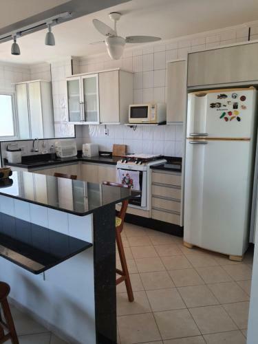 Lindo Apartamento Guilhermina Vista Para O Mar E Internet