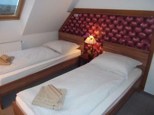 R�zsa Apartman