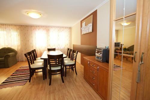 Zoli Apartmanok-br�dy 51-53