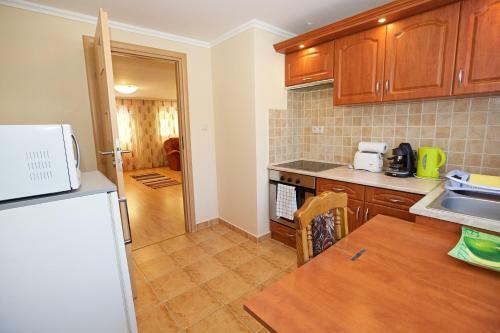 Zoli Apartmanok-br�dy 51-53