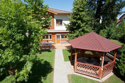 Zoli Apartmanok-br�dy 51-53