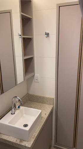Apartamento Muro Alto Condom�nio Clube