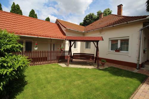 Csipkeh�z Apartmanok Hajd�szoboszl�