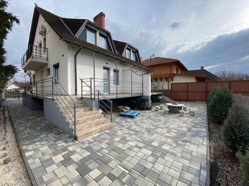 Hajnal Apartmanh�z