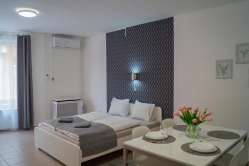 East Side Corner - Apartment 2
