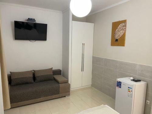 Adam Apartman