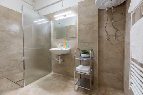 Compass Apartmanok II