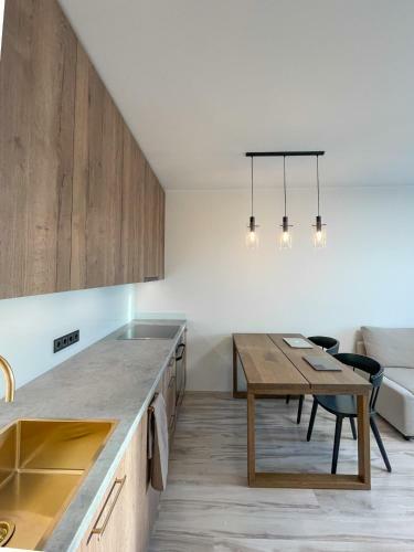 Bright Apartment In Ukmerge
