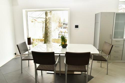 Garden View Home
