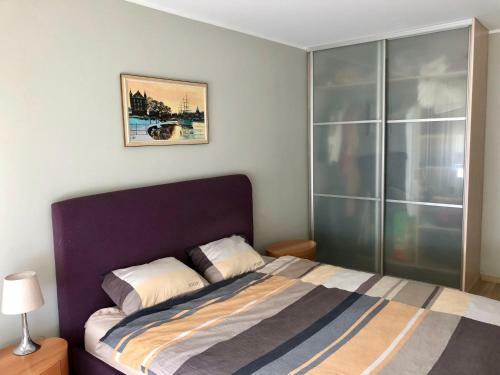 Minimalist And Welcoming Apartment With Balcony