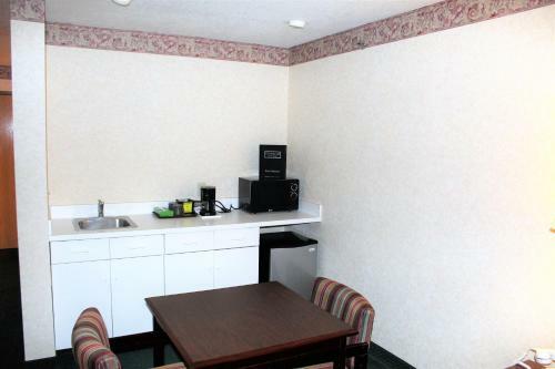 Hotel Cumberland Inn And Suites