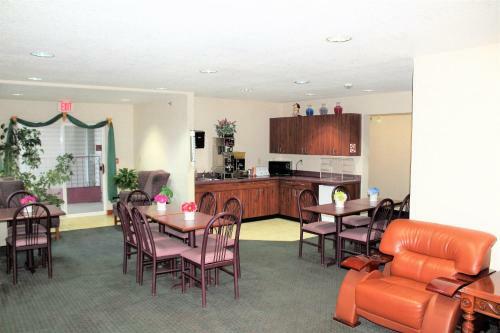 Hotel Cumberland Inn And Suites