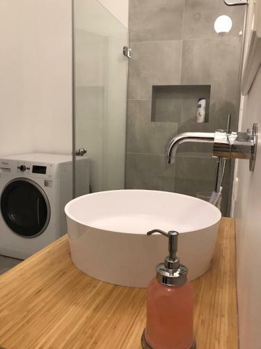 Five Star Downtown Apartment