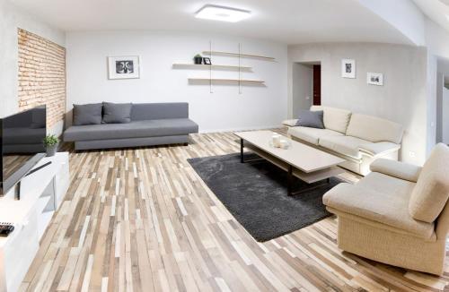 Cathedral Sq. Apartment - Odminiu Str.