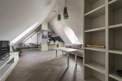 City Entrance Apartment