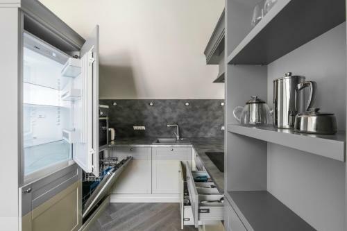 City Entrance Apartment