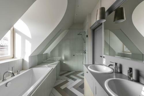 City Entrance Apartment