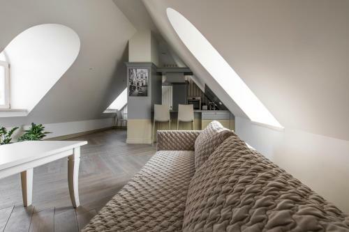 City Entrance Apartment