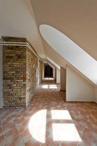 City Entrance Apartment