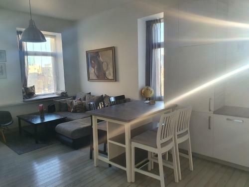 Vilnius Apartment With Stained Glass