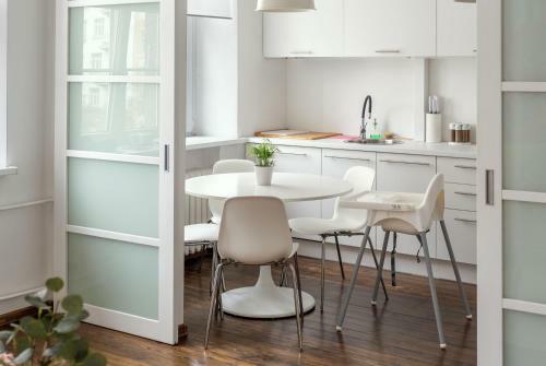 New Quiet Cozy City Center Apartment