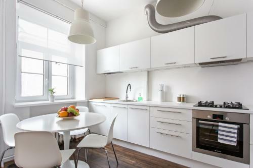 New Quiet Cozy City Center Apartment