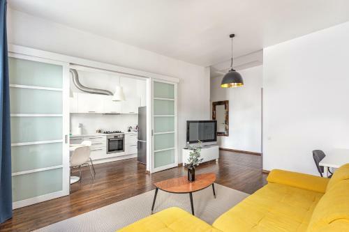 New Quiet Cozy City Center Apartment