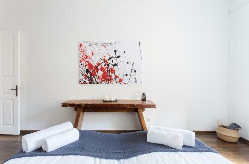 New Quiet Cozy City Center Apartment