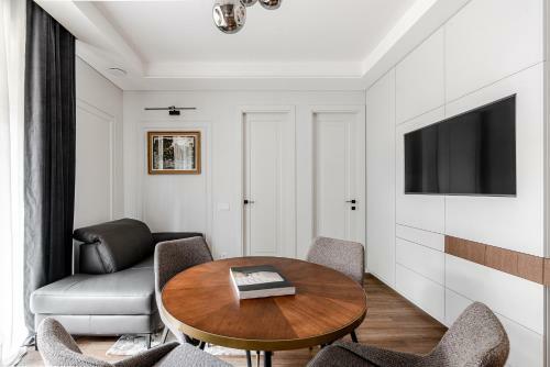 Luxurious Apartment In Vilnius Old Town By Reside Baltic