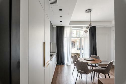 Luxurious Apartment In Vilnius Old Town By Reside Baltic