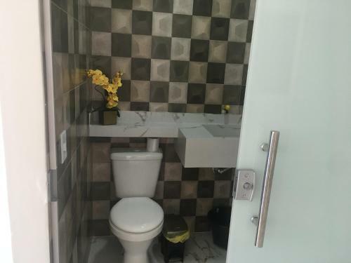 Apartamento Novo Bem Espa�oso E Arejado .