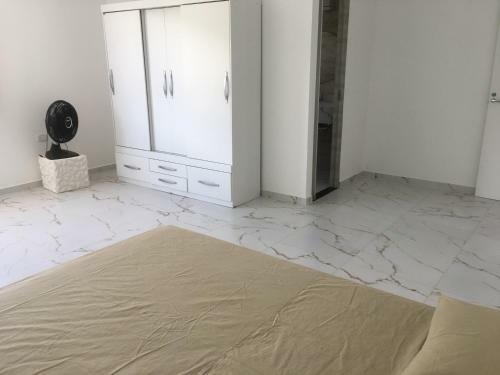Apartamento Novo Bem Espa�oso E Arejado .