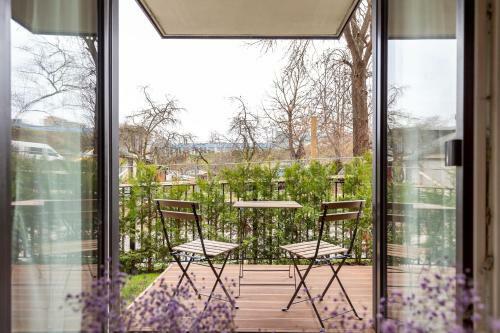 Centrally Located Riverside Apartment