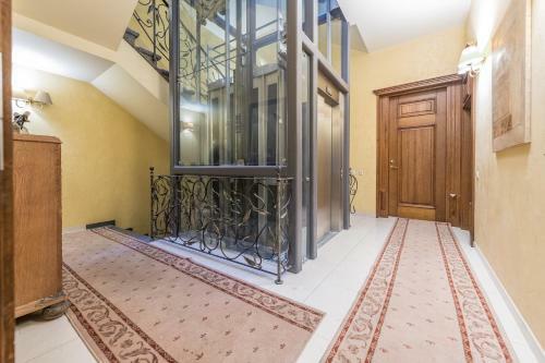 Spaciuos American Style Apartment In Old Town