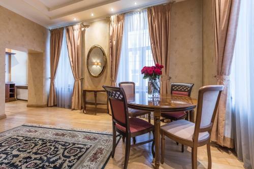Spaciuos American Style Apartment In Old Town