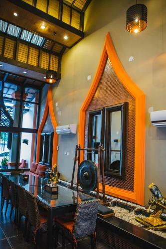Hotel Paragon Inn