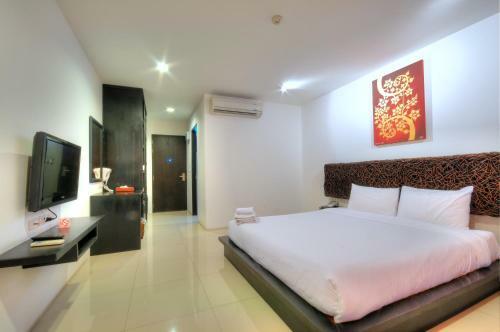 Bs Premier Airport Hotel
