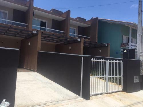 Casa Enseada Pr�ximo Ao Mar E Com�rcios
