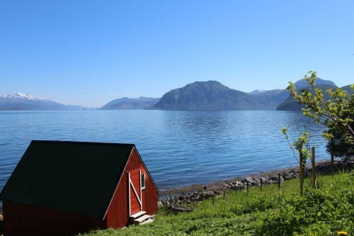 Hjelvikhytta - Flott Beliggenhet Ved Sj�en