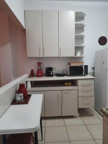 Apartamento Amplo E Charmoso, Frente Ao Mar.