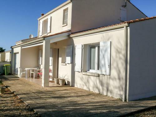 Holiday Home Des Fregates La Bree Les Bains